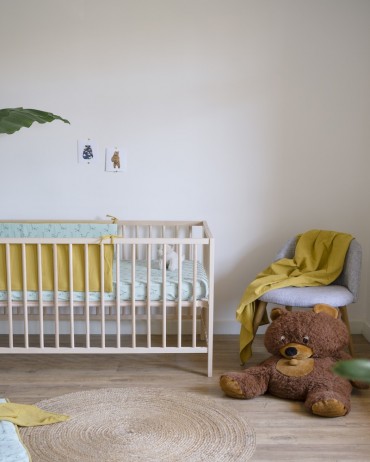 Cot Bumper Lemur Celadon and Curry for your child