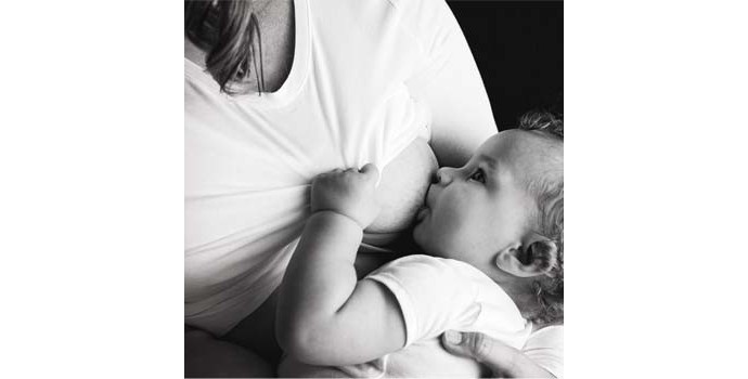 In favor of public breastfeeding