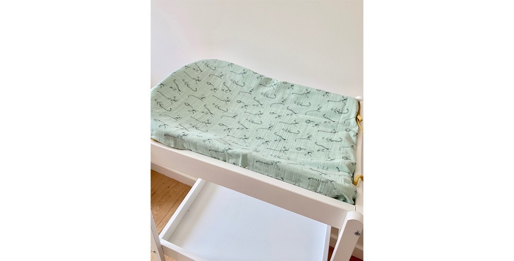 MUST HAVE N°2:  the changing table cover